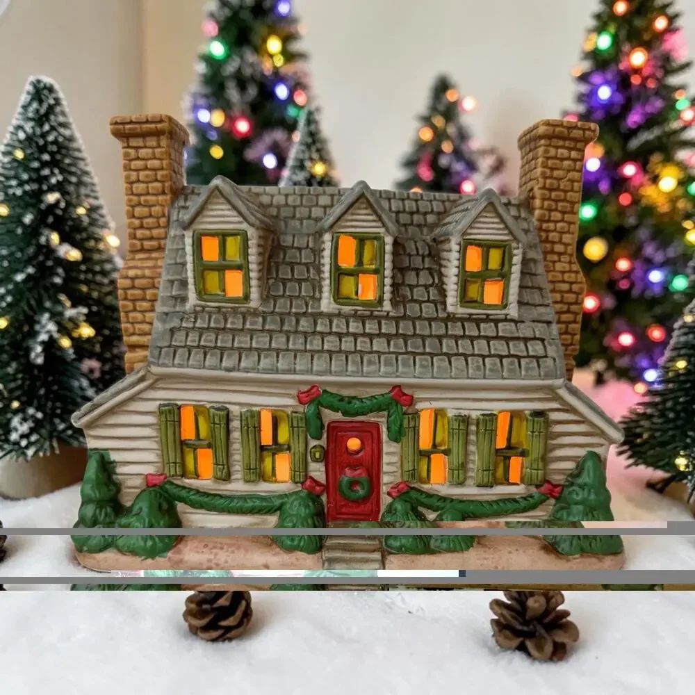 VTG 1986 LEFTON “KINGS COTTAGE” Colonial Village Hand Painted Porcelain Lighted